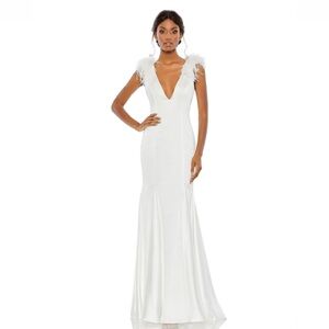 Mac Duggal #68127 NWT White Feather Shoulder V-Neck Gown Sz 2